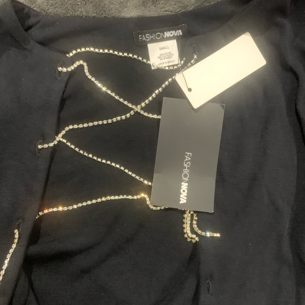 BLACK ACCESSORY TOP - Picture 2 of 4
